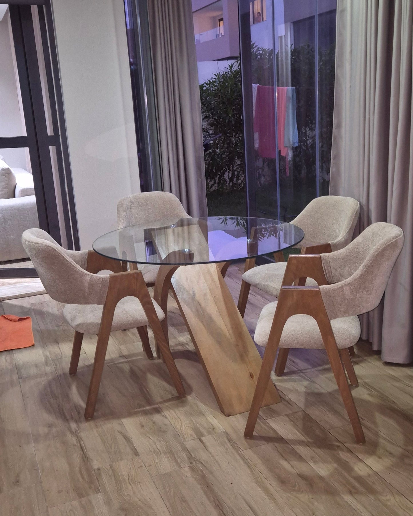 Pack AM Alpha S4 (4 Chaise + Table)